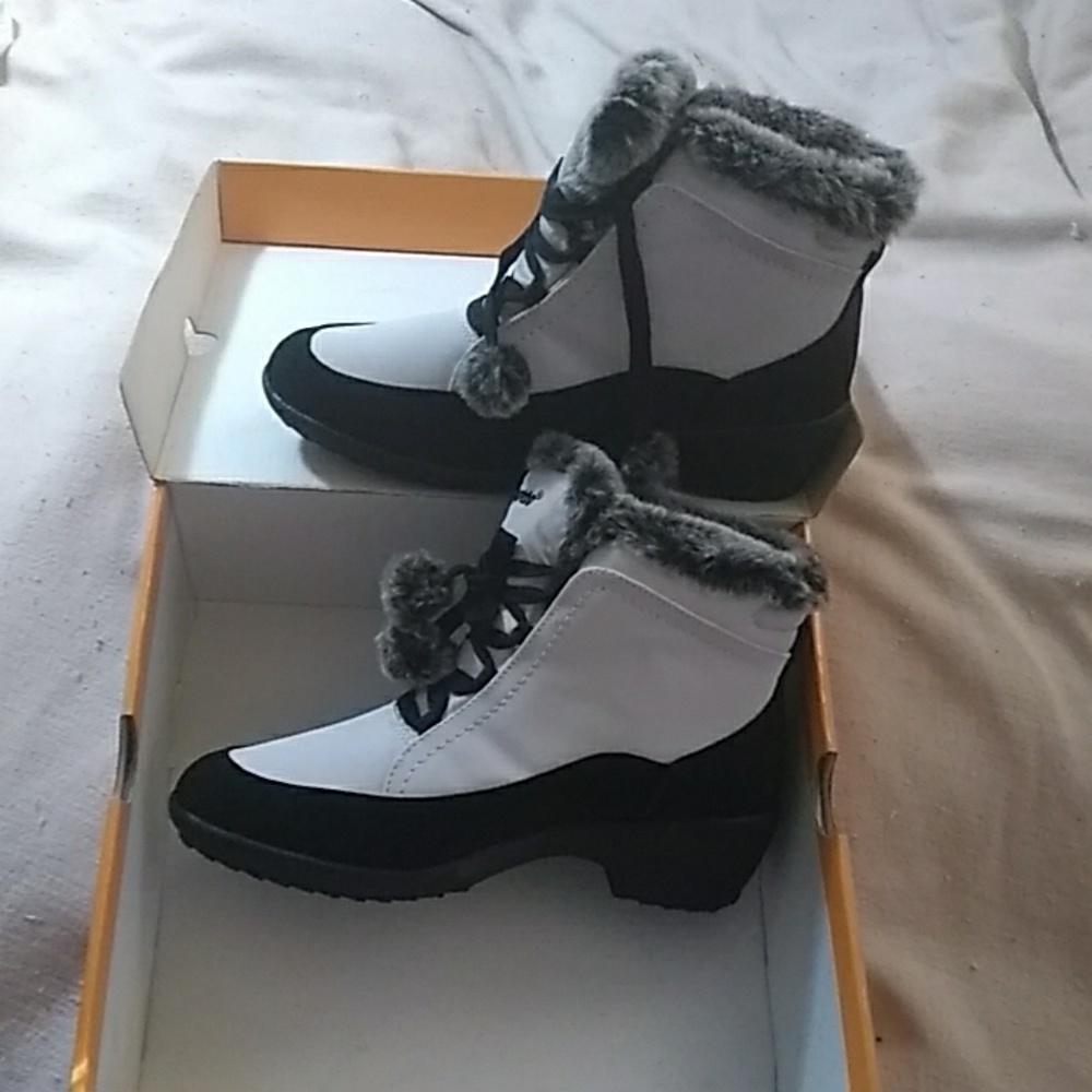 Sporto Women's Boots with Thermolite Insoles